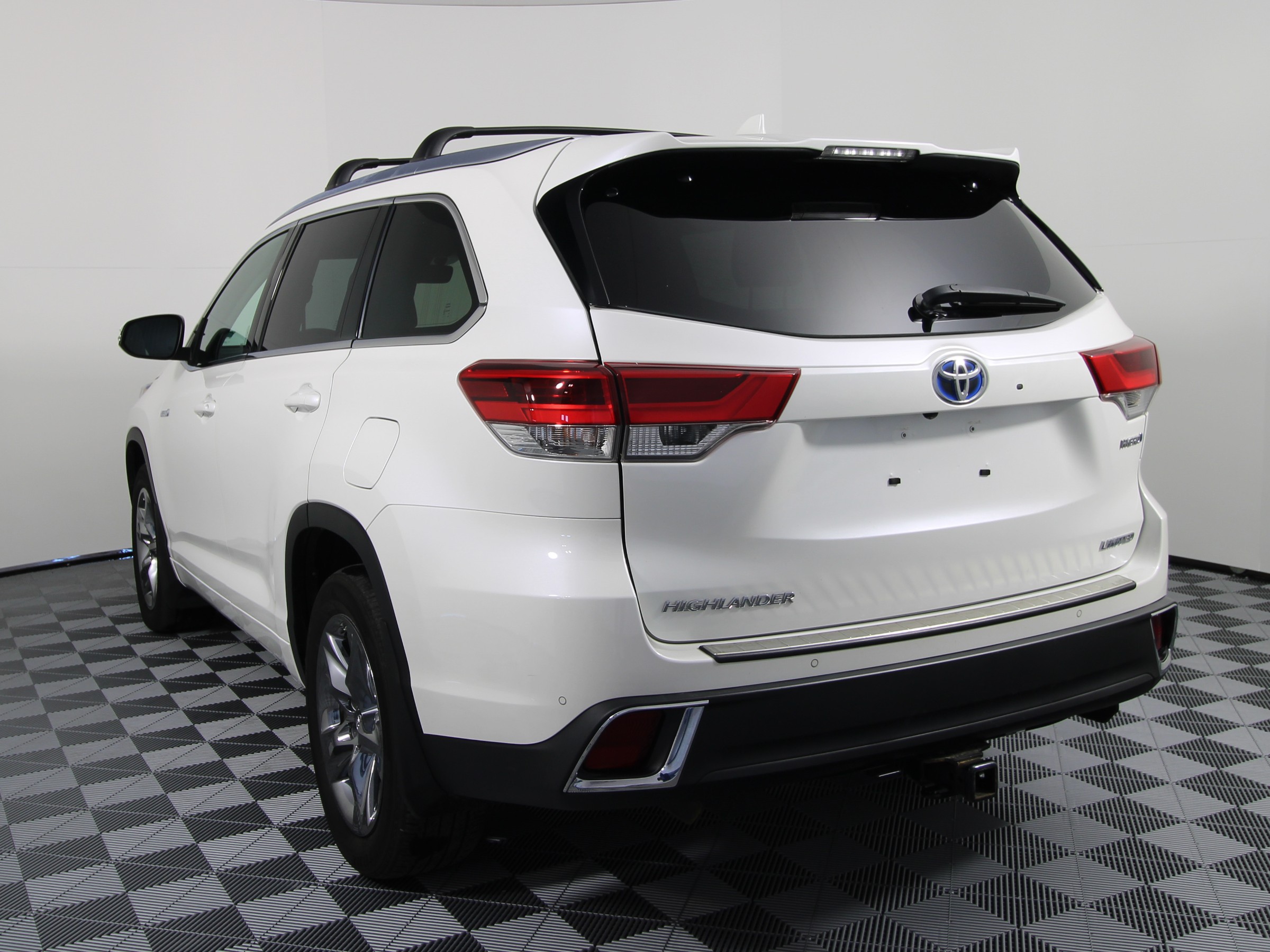 Certified Pre Owned 2018 Toyota Highlander Hybrid Limited Awd