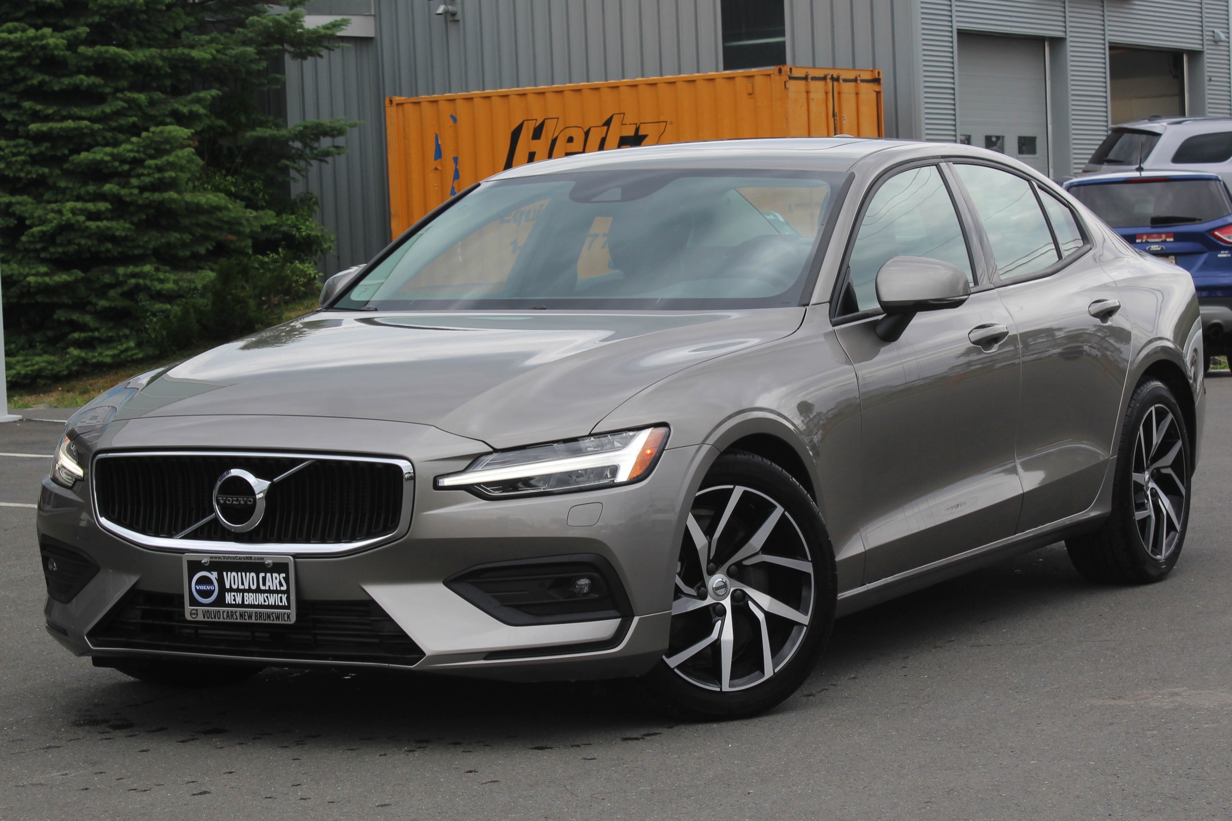 Certified Pre-Owned 2019 Volvo S60 T6 Momentum AWD