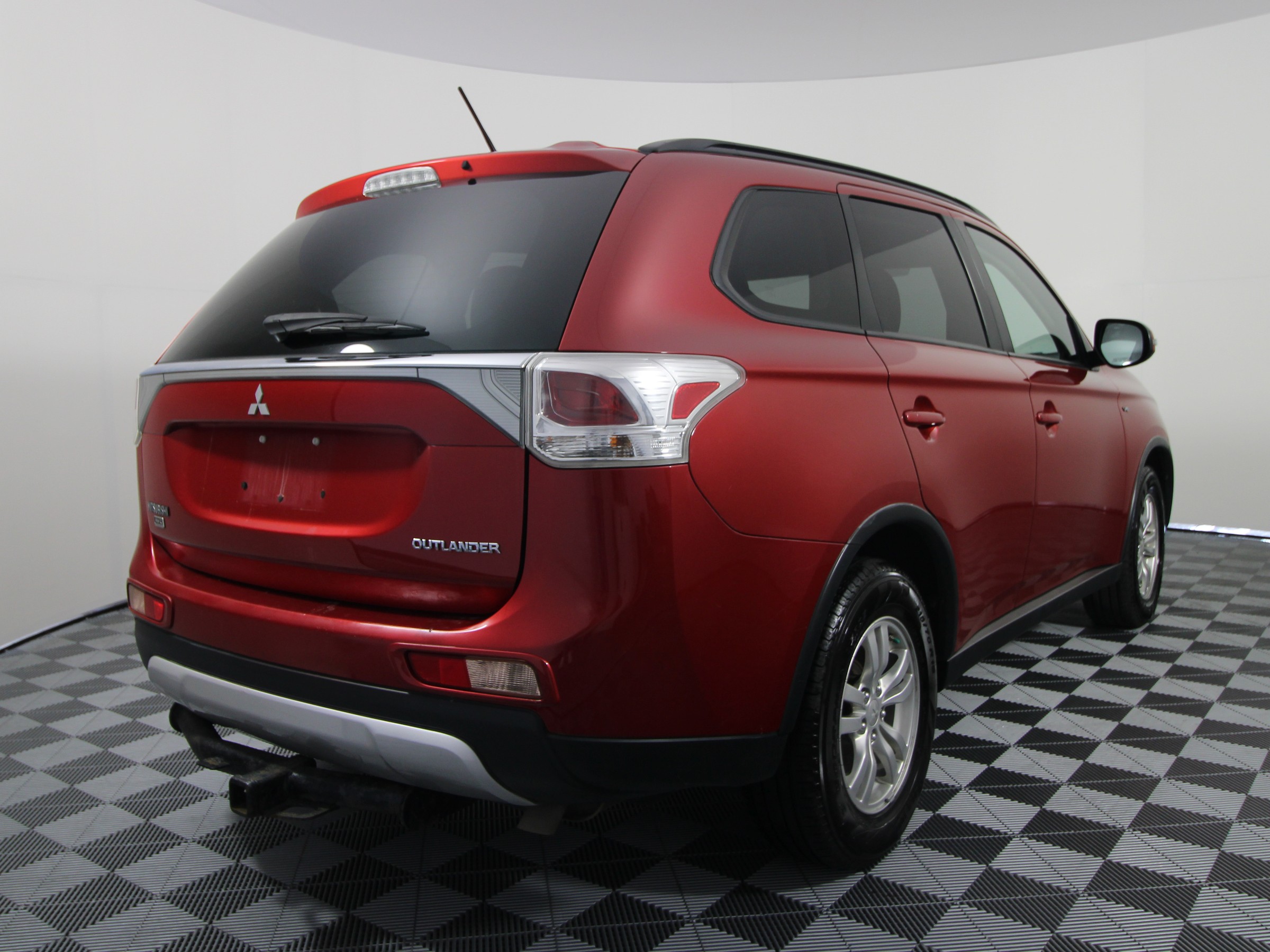 Certified Pre-Owned 2015 Mitsubishi Outlander SE 4×4 Compact Sport Utility