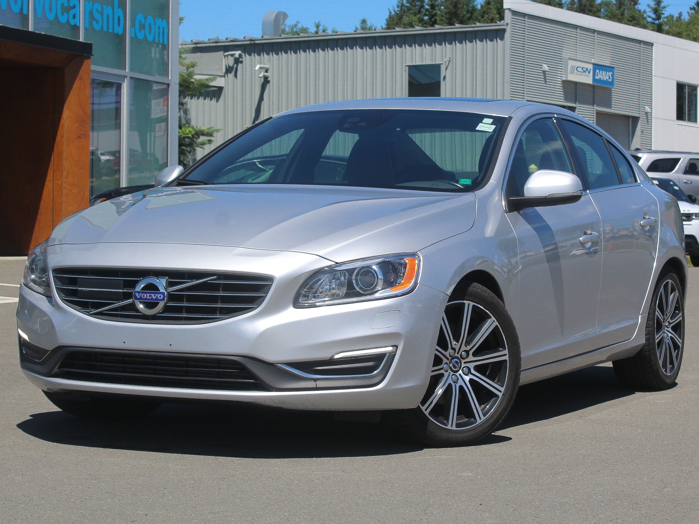 Certified Pre-Owned 2017 Volvo S60 T6 Drive-E Premier With Navigation & AWD