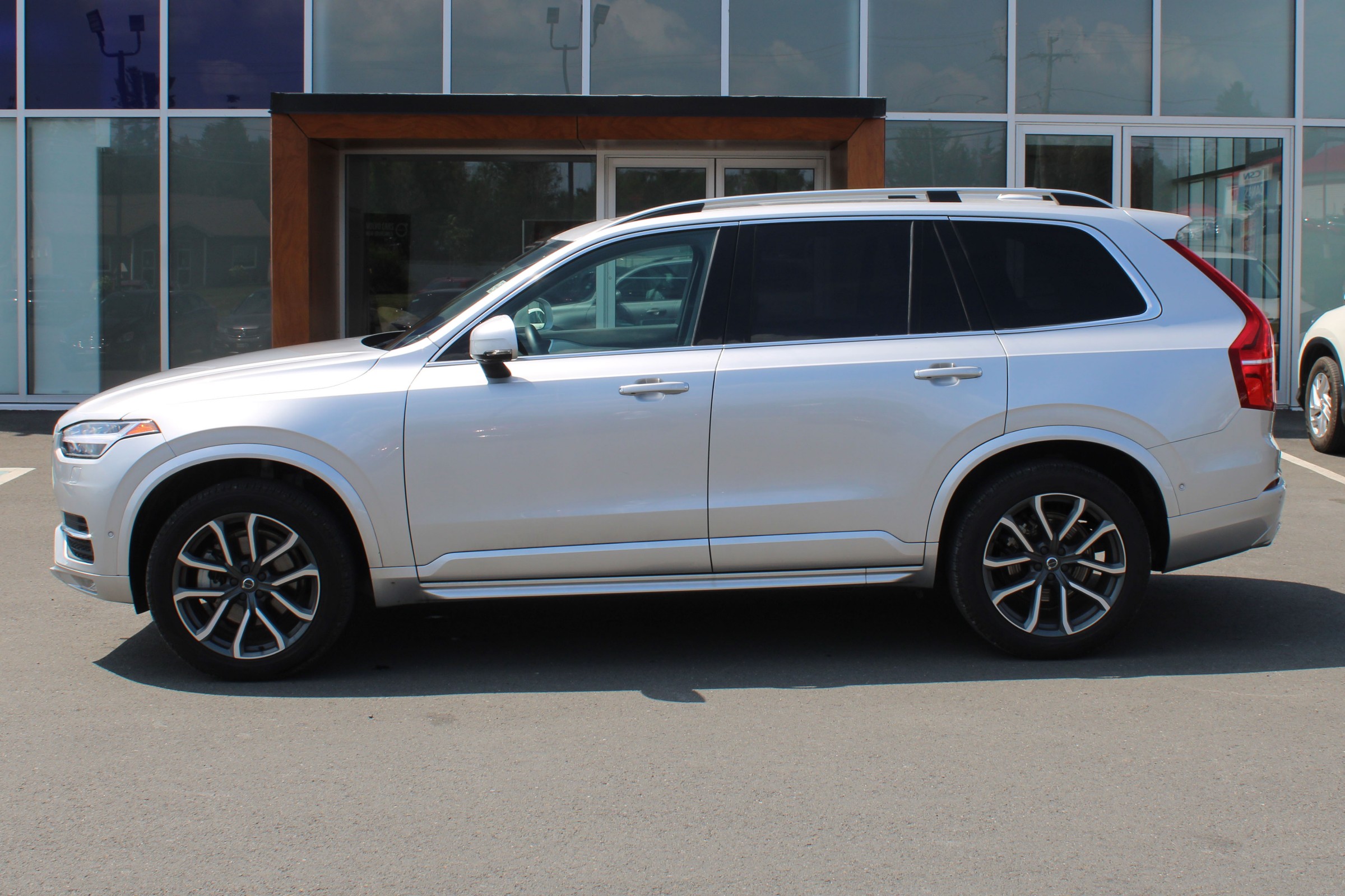 Certified Pre-Owned 2018 Volvo XC90 T5 Momentum Intermediate Luxury ...