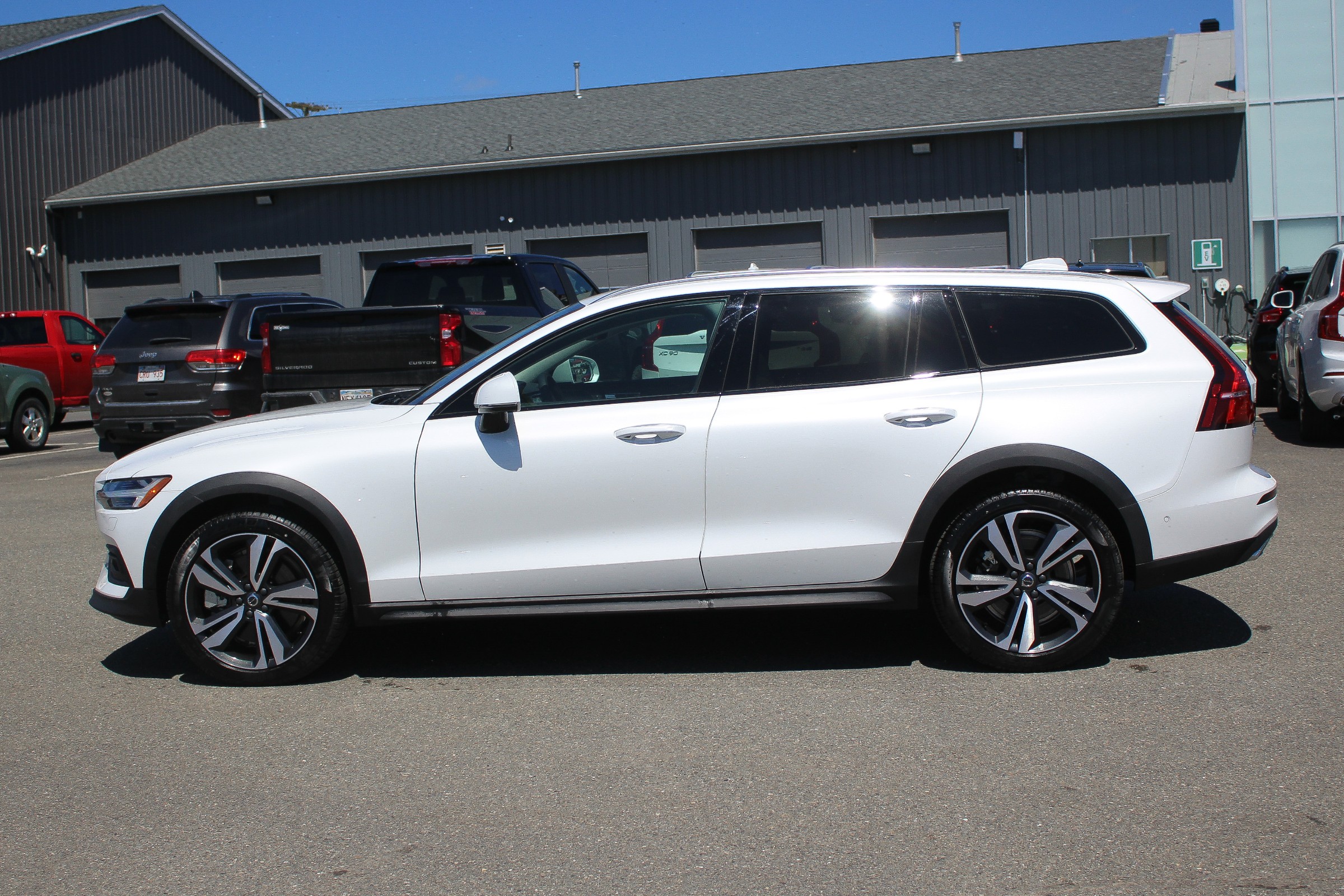 Volvo v60 cross country 2020 фото