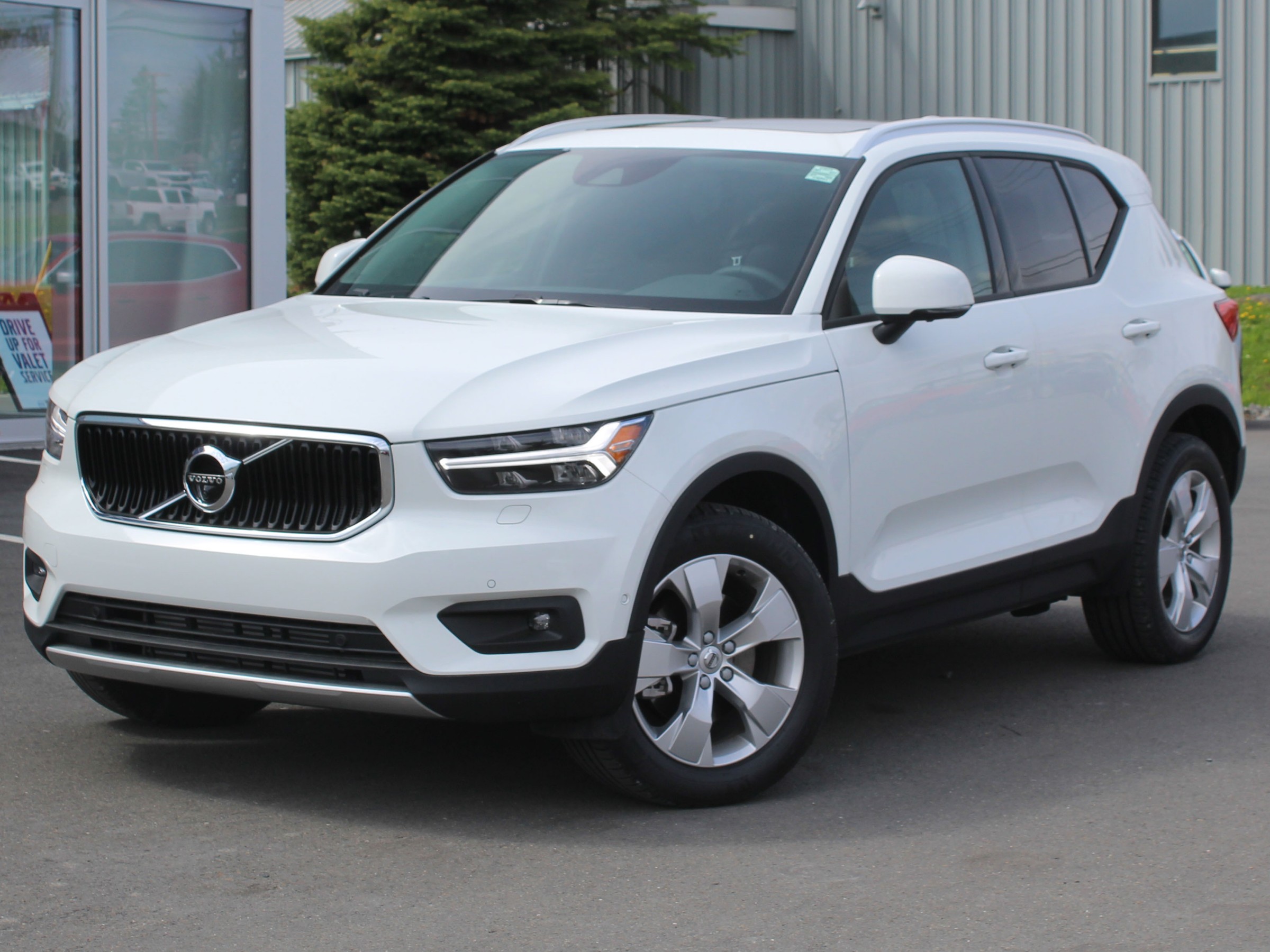 New 2019 Volvo XC40 T5 Momentum Compact Luxury Sport Utility in ...