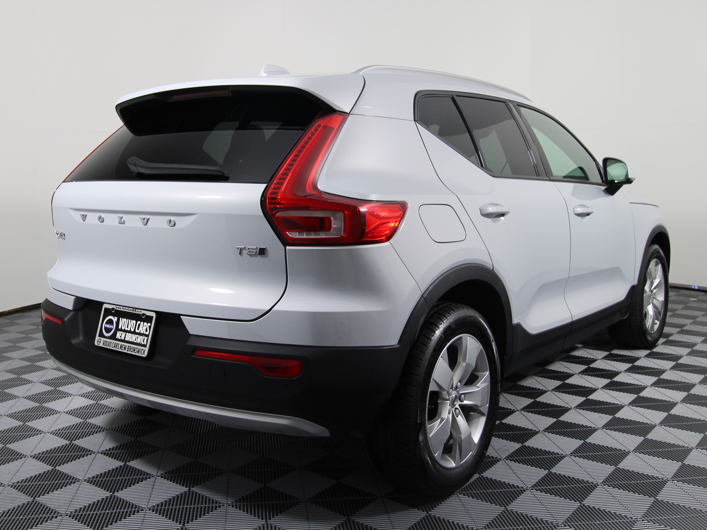 Certified PreOwned 2020 Volvo XC40 T5 Momentum AWD