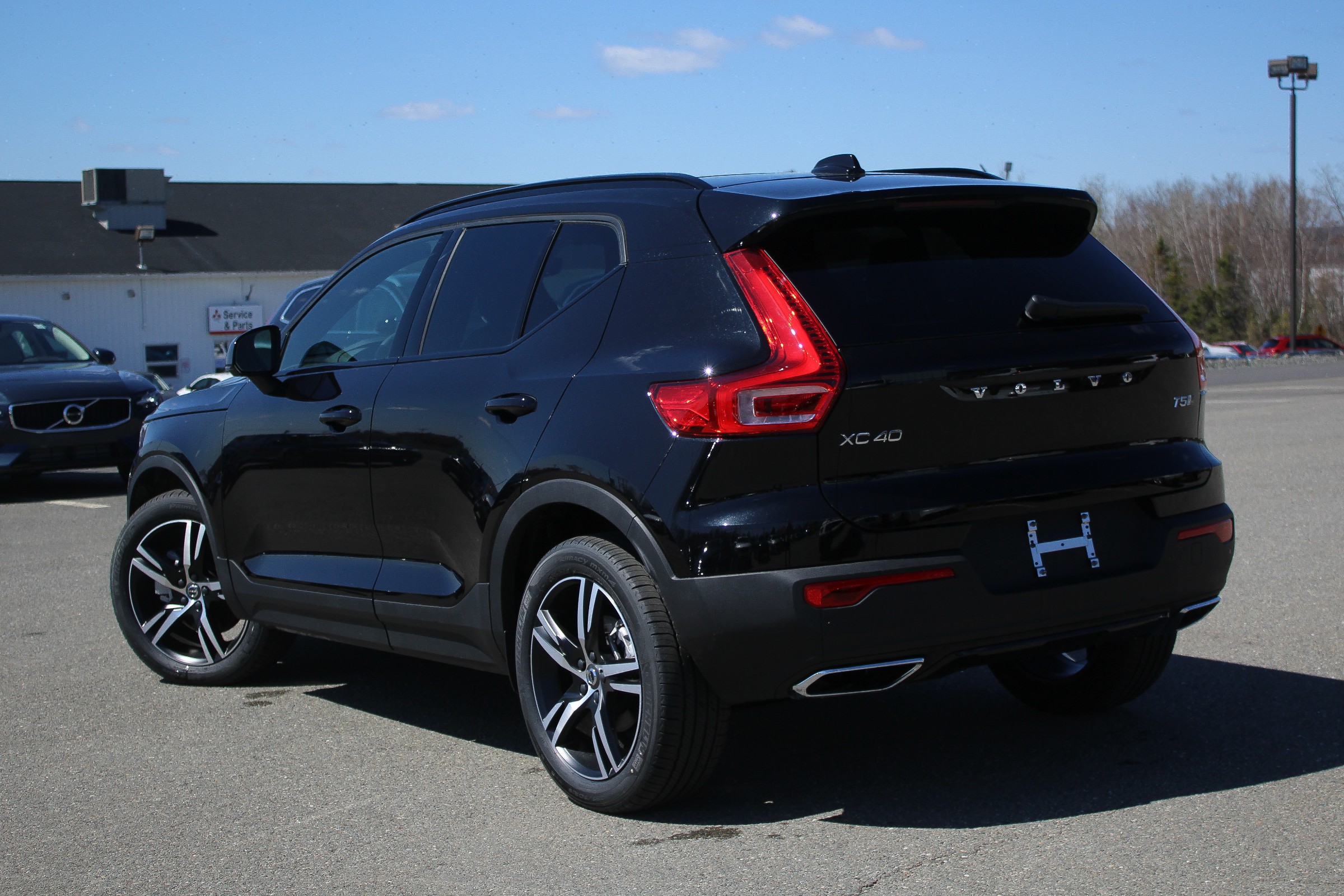 New 2020 Volvo XC40 T5 R-Design Compact Luxury Sport Utility in ...