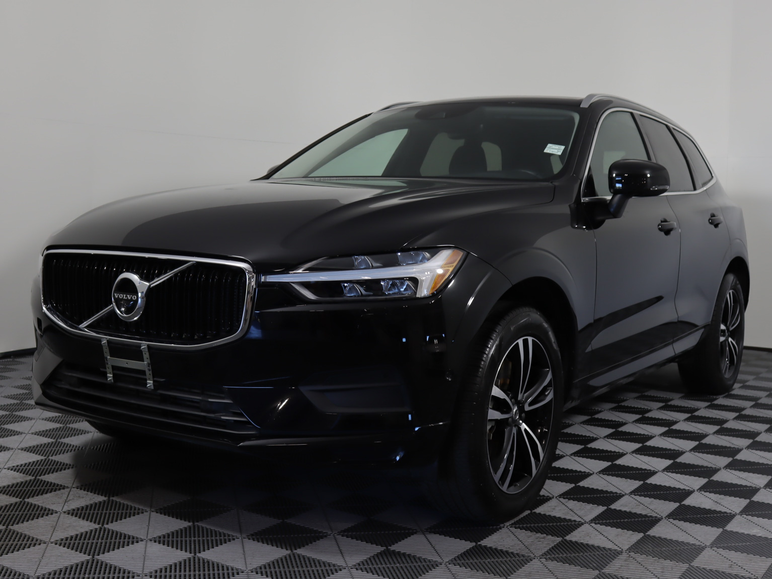 Certified Pre-Owned 2019 Volvo XC60 T6 Momentum With Navigation & AWD